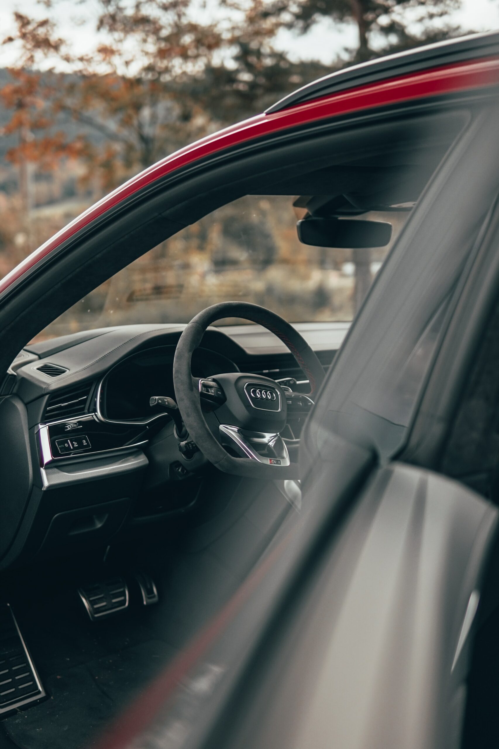 Pedals in a manual and automatic car 